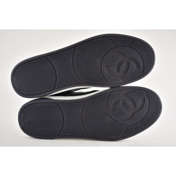 Chanel Grey Suede Quilted CC Logo Trainers Size 43 EU Chanel REV Black Grey Suede White CC Logo Lace Up Runner Trainer Sneaker 41.5